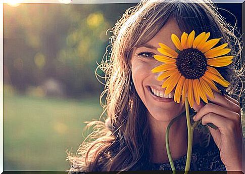 woman-with-sunflower