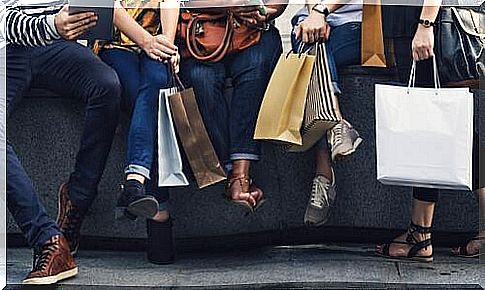 Friends with shopping bags