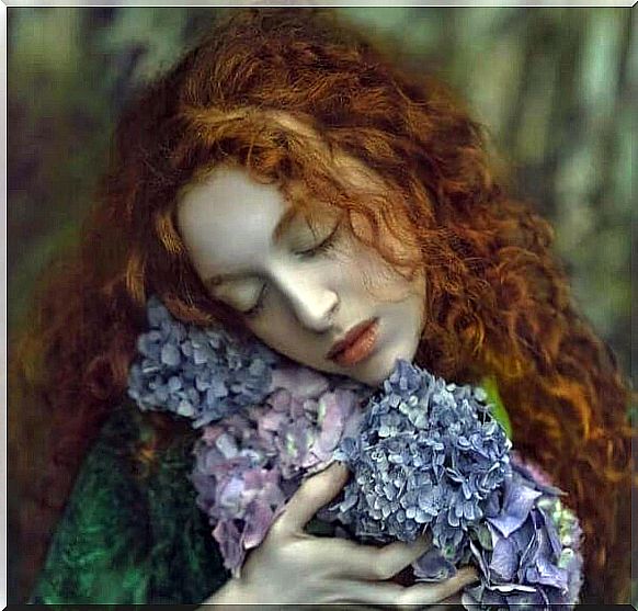 Red-haired-girl-hugging-flowers