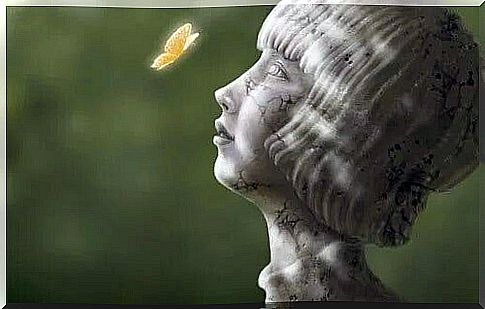 Stone girl sees a butterfly.