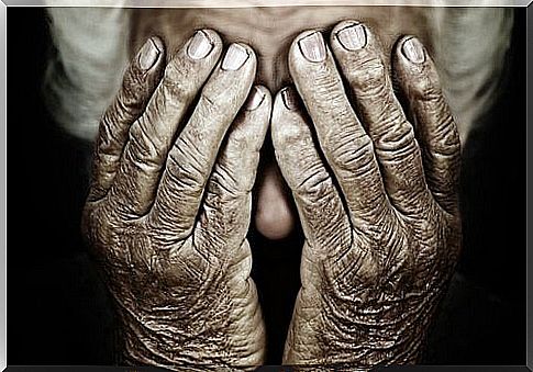 Old person with wrinkled hands