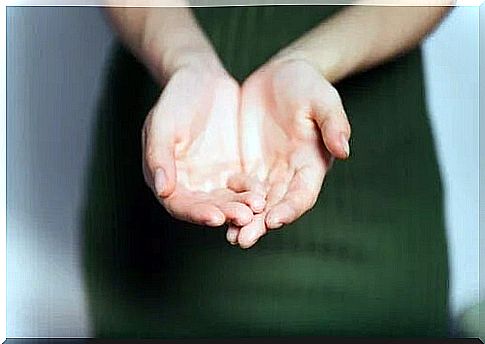 Hands of a woman with Gerstmann syndrome