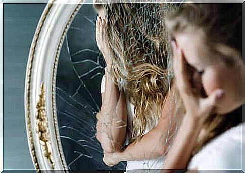 Body image - girl in front of broken mirror