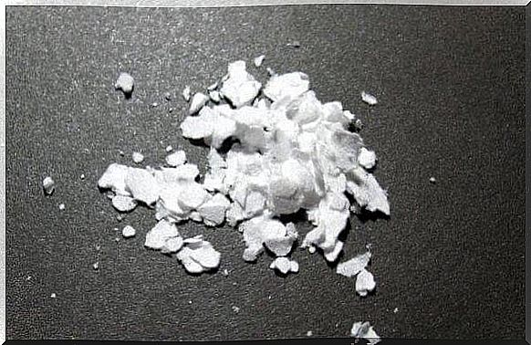 What types of cocaine are there and how do they work?